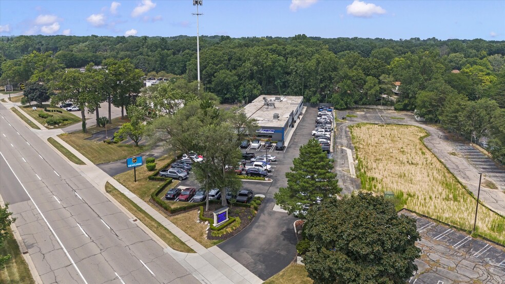 More Photos Of 29444 Northwestern Hwy, Southfield Office For Sale