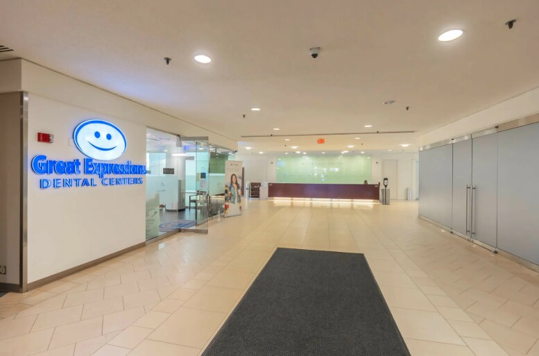 More Photos Of 500 Renaissance Ctr, Detroit Office For Lease