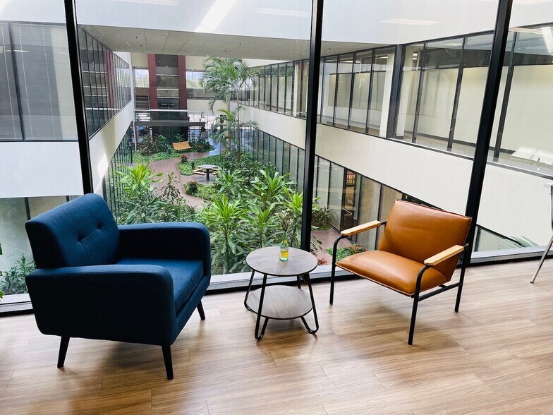 More Photos Of 222 Pennbright Dr, Houston Office For Lease