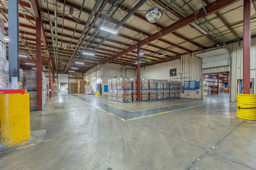 More Photos Of 396 Henry St, Brantford Manufacturing For Lease