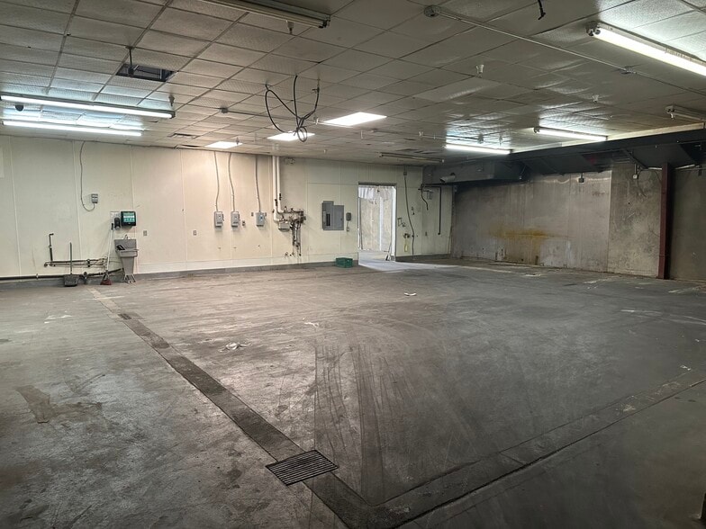 More Photos Of 3360 E Ajo Way, Tucson Warehouse For Lease