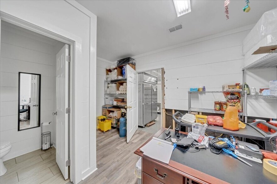 More Photos Of 1600 E Oglethorpe Blvd, Albany Freestanding For Sale