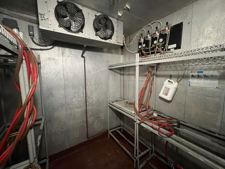 More Photos Of 7207 S Tamiami Trl, Sarasota Restaurant For Lease