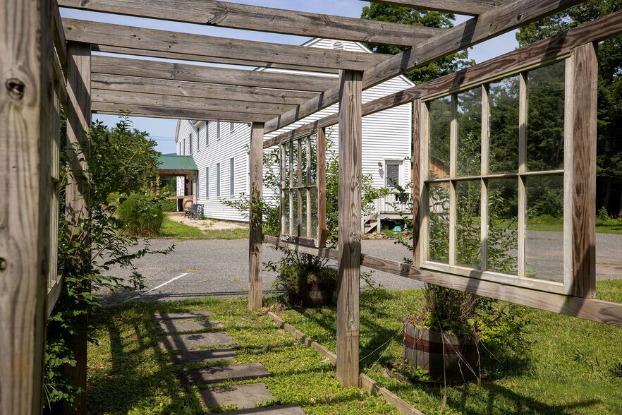 More Photos Of 139 S Main St, Sheffield Freestanding For Sale