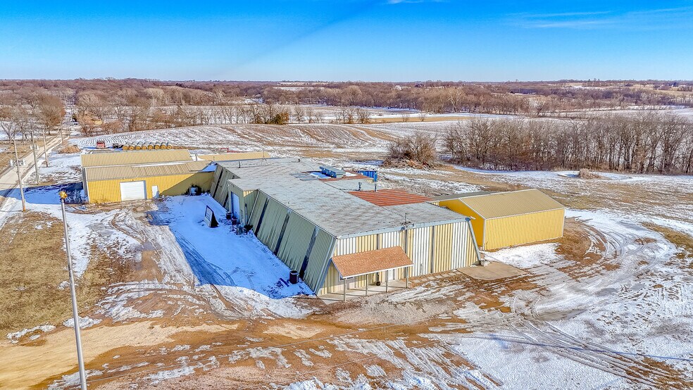 More Photos Of 1292 SW 125th Rd, Holden Light Manufacturing For Sale