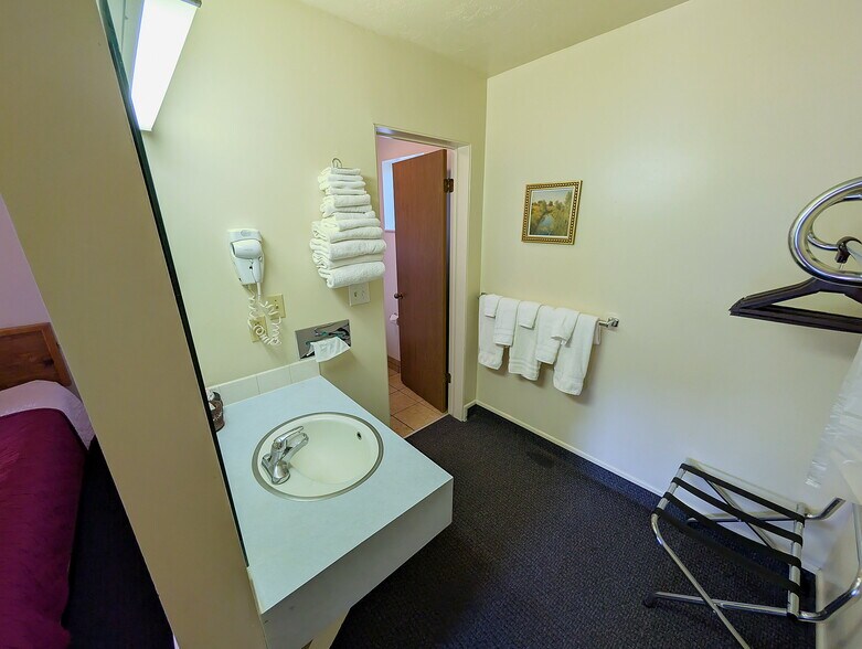 More Photos Of 145 N Main St, Manti Hotel For Sale