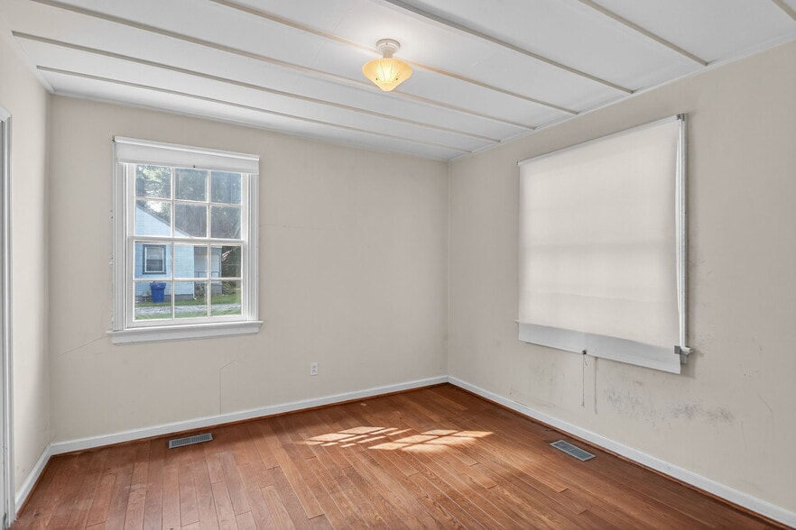 More Photos Of 5812 Jefferson Ave, Newport News Storefront For Sale