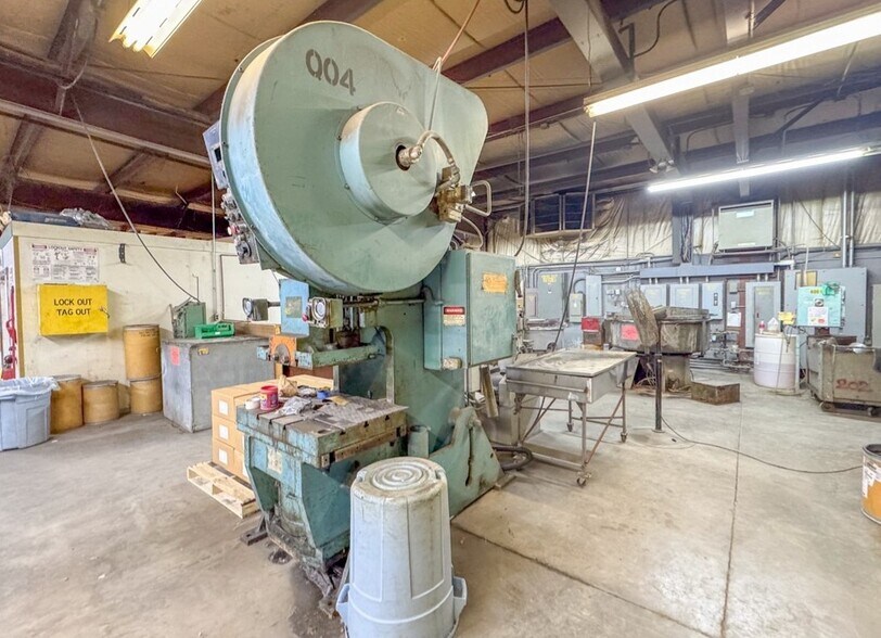 More Photos Of 4000 Technology Park Blvd, Auburn Warehouse For Lease