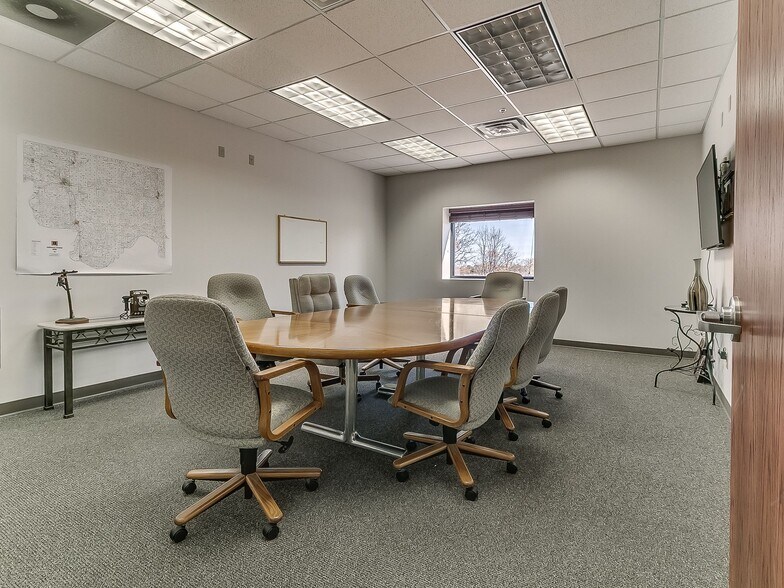 More Photos Of 9802 N Morgan Rd, Yukon Office For Sale
