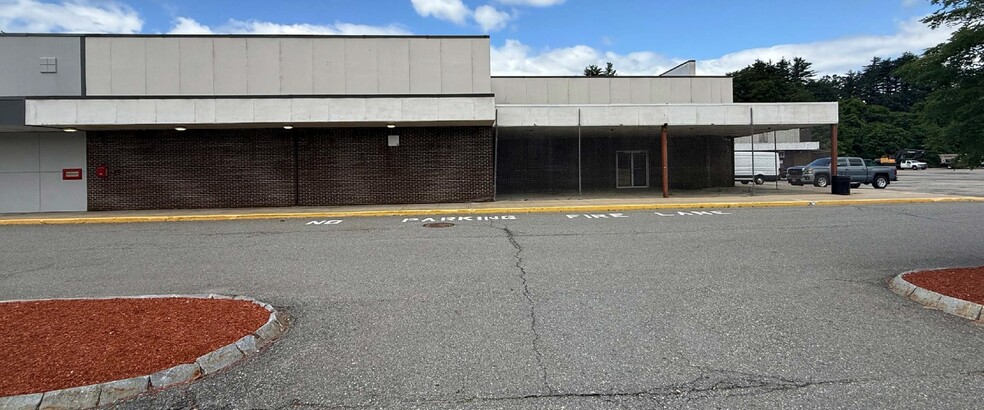 More Photos Of 100 Nashua Mall, Nashua Unknown For Lease