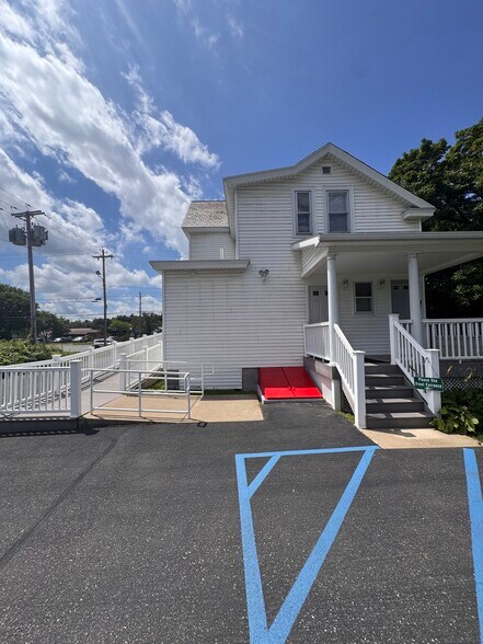 More Photos Of 1147 Troy Schenectady Rd, Latham Office For Sale