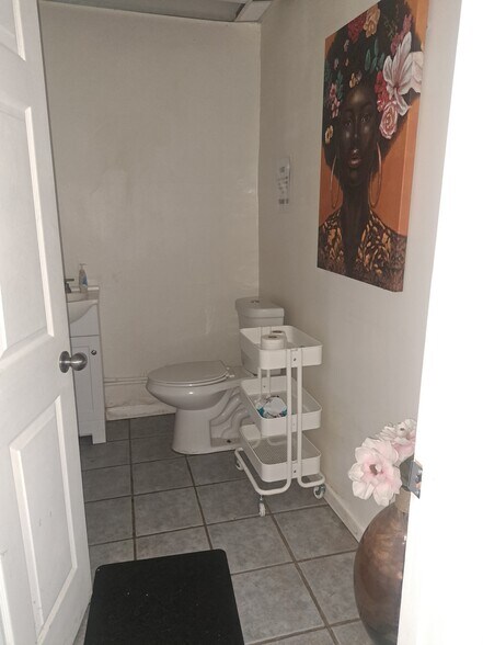 More Photos Of 127 Perry St, Trenton General Retail For Sale