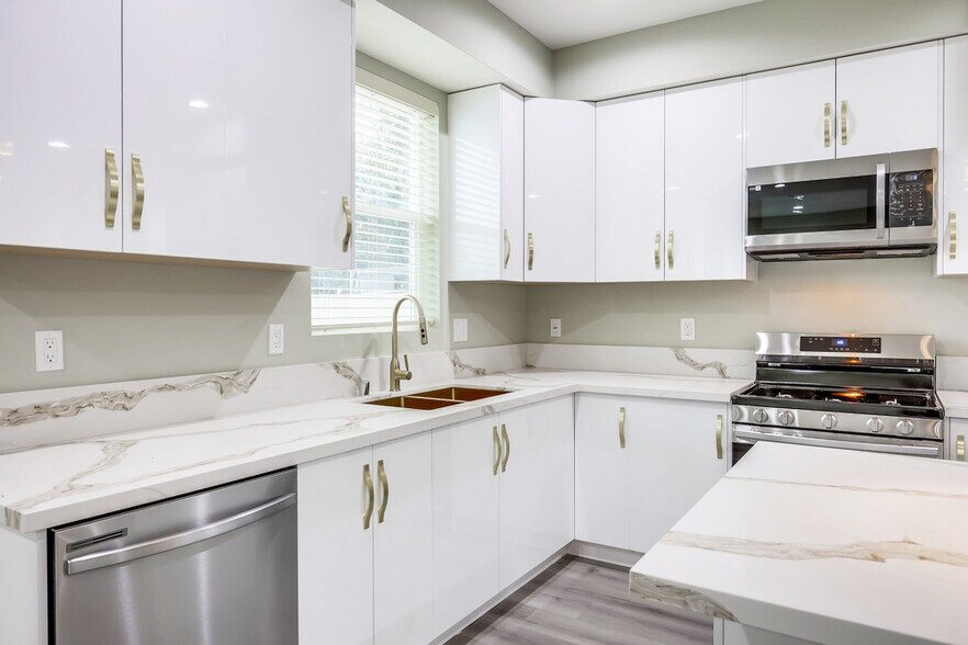 More Photos Of 1113 N Bewley St, Santa Ana Apartments For Sale