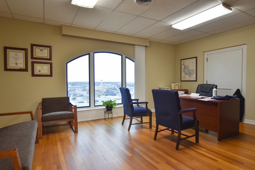 More Photos Of 900 8th St, Wichita Falls Office For Lease