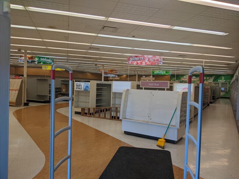 More Photos Of 10 W National Rd, Vandalia Drugstore For Lease