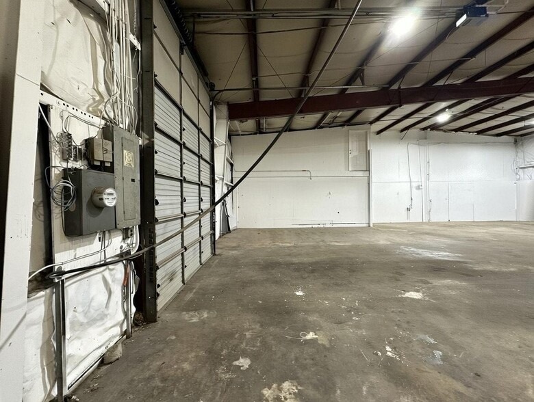 More Photos Of 262 Titus Ave, Warrington Warehouse For Lease