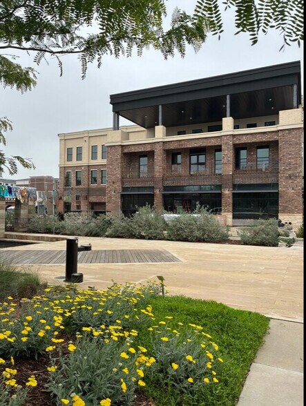 More Photos Of 191 W Main St, Lewisville Storefront Retail Office For Lease