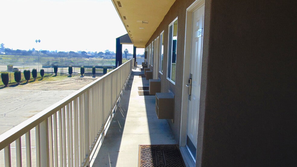 More Photos Of 2111 Whitley Ave, Corcoran Hotel For Sale