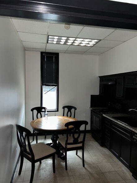 More Photos Of 5626 Star Ln, Houston Auto Dealership For Lease
