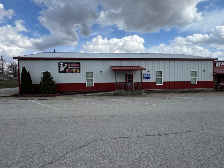 More Photos Of 18 N 4th St, Gosport Storefront Retail Office For Lease