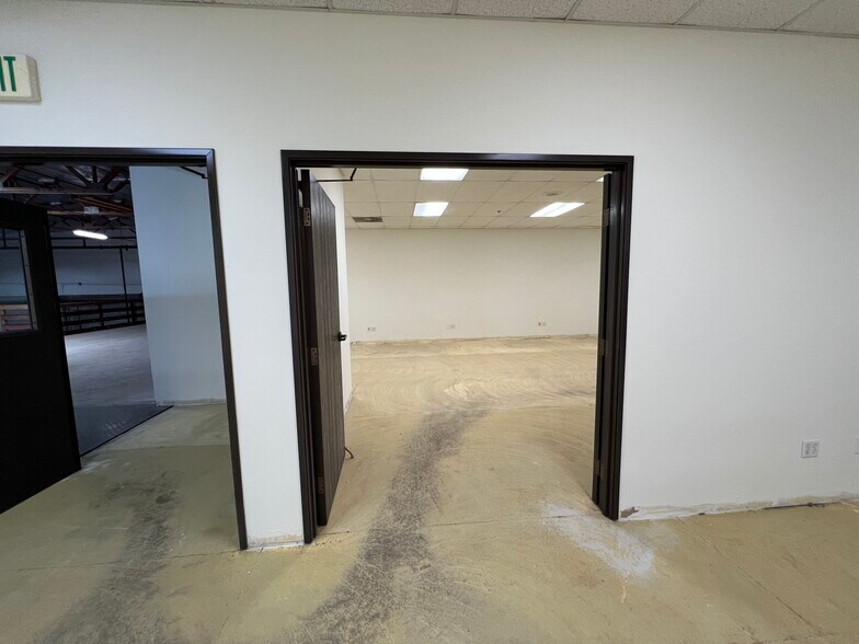 More Photos Of 15650 El Prado Rd, Chino Warehouse For Lease