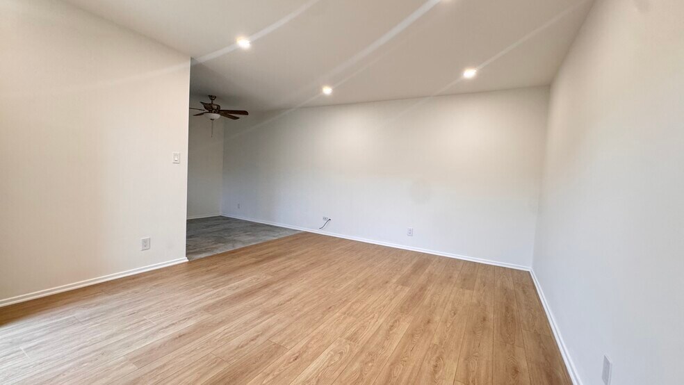 More Photos Of 1042 Western Ave, Glendale Apartments For Sale