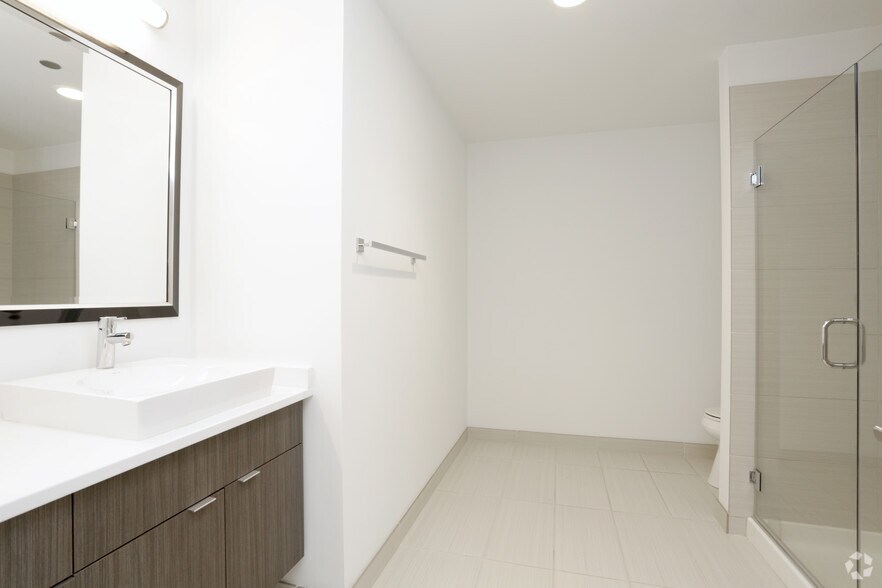 More Photos Of 558 W Webster Ave, Chicago Apartments For Lease