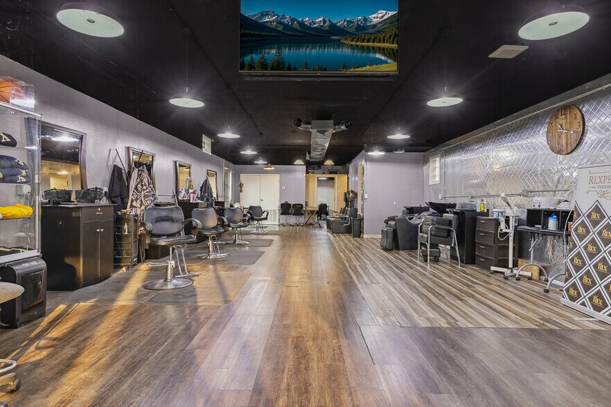 More Photos Of 700 N Union Ave, Alliance Freestanding For Sale