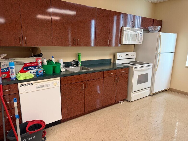 More Photos Of 300 Southtown Blvd, Owensboro Office For Lease