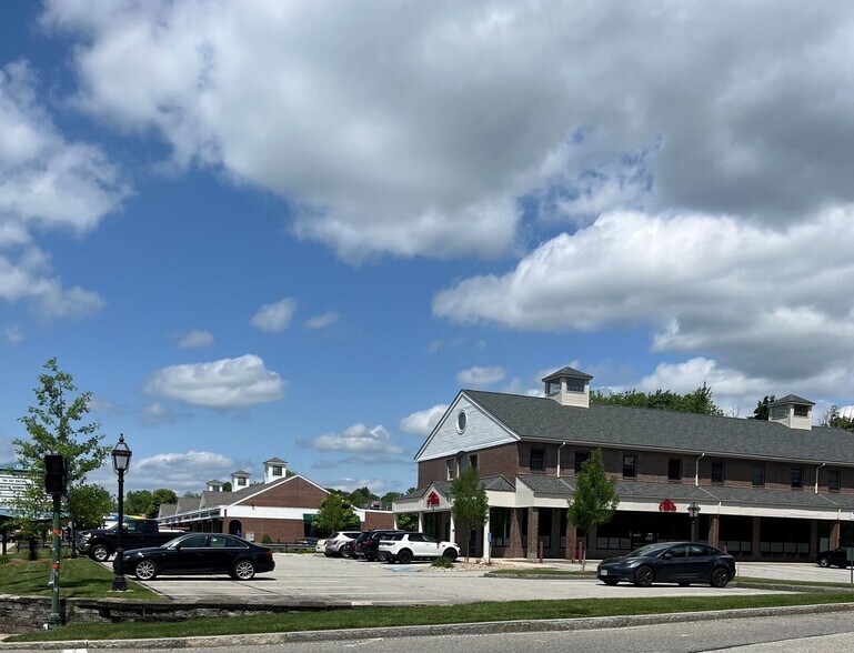 More Photos Of 200 Great Rd, Bedford Storefront Retail Office For Lease