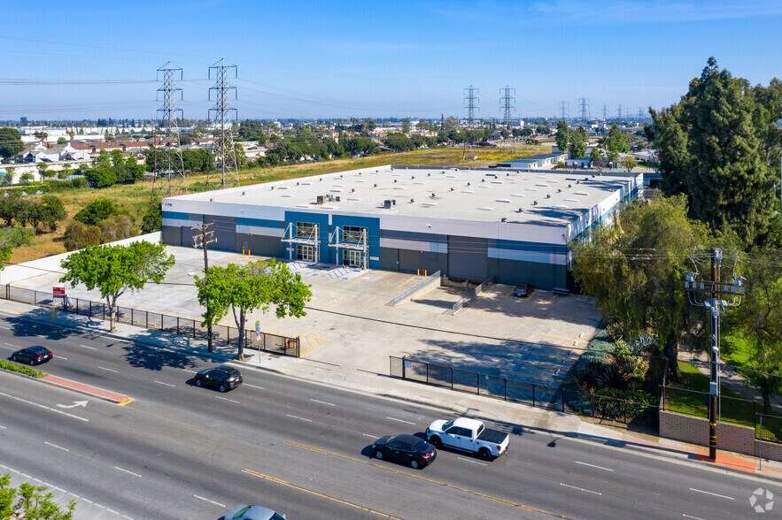 More Photos Of 7110 Rosecrans Ave, Paramount Warehouse For Sale