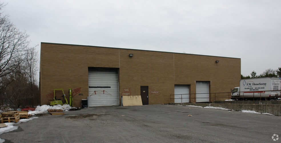More Photos Of 39 Windsor Pl, Central Islip Warehouse For Lease