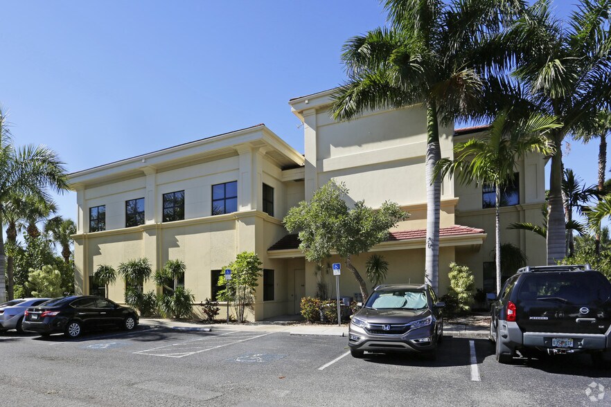 More Photos Of 8430 Enterprise Cir, Bradenton Office For Lease