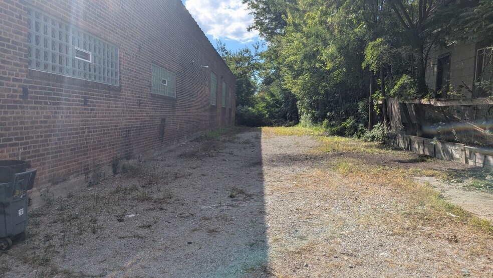 More Photos Of 2662 E 69th St, Cleveland Manufacturing For Lease