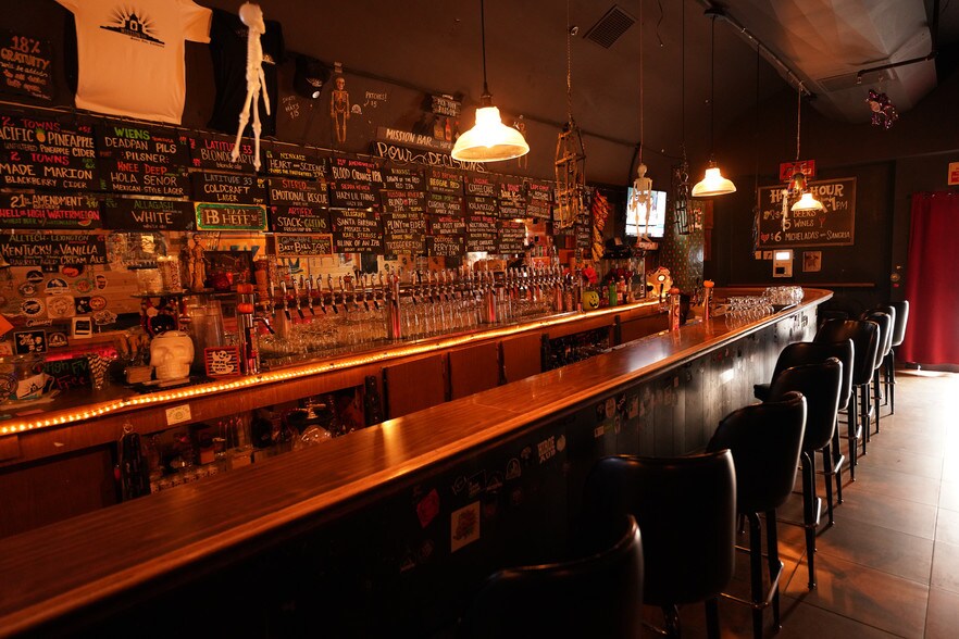 More Photos Of 300 N Main St, Santa Ana Storefront For Sale