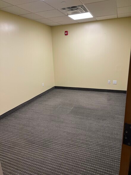 More Photos Of 99 Jericho Tpke, Jericho Medical For Lease