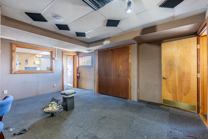 More Photos Of 6 S Smithville Rd, Dayton Office For Sale