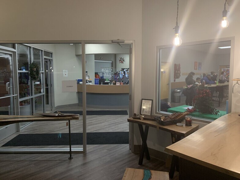 More Photos Of 2306 Camelot Ridge Ct SE, Grand Rapids Freestanding For Lease