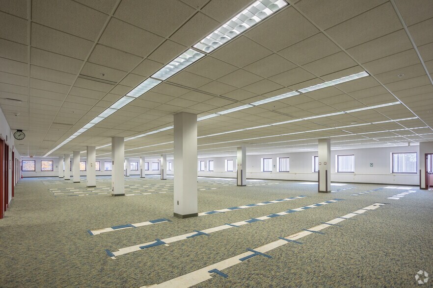 More Photos Of 313 S Capitol Ave, Lansing Office For Sale