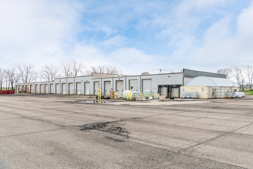 More Photos Of 106 Restoration Park Dr, Medway Service For Lease