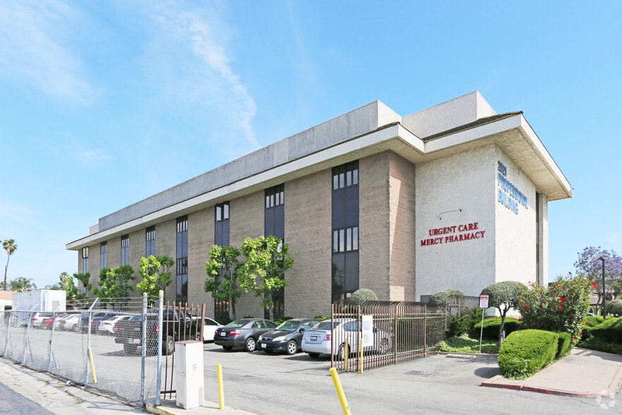 Primary Photo Of 2621 S Bristol St, Santa Ana Medical For Lease