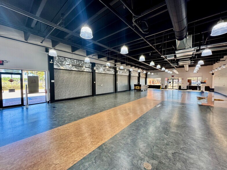 More Photos Of 1647 N US Highway 1, Ormond Beach Storefront For Lease