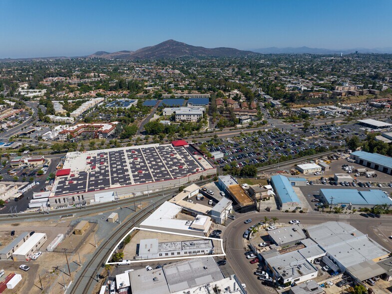 More Photos Of 8110 Commercial St, La Mesa Service For Lease
