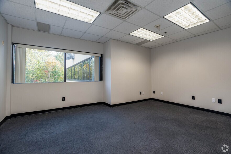 More Photos Of 181 New Rd, Parsippany Office For Lease