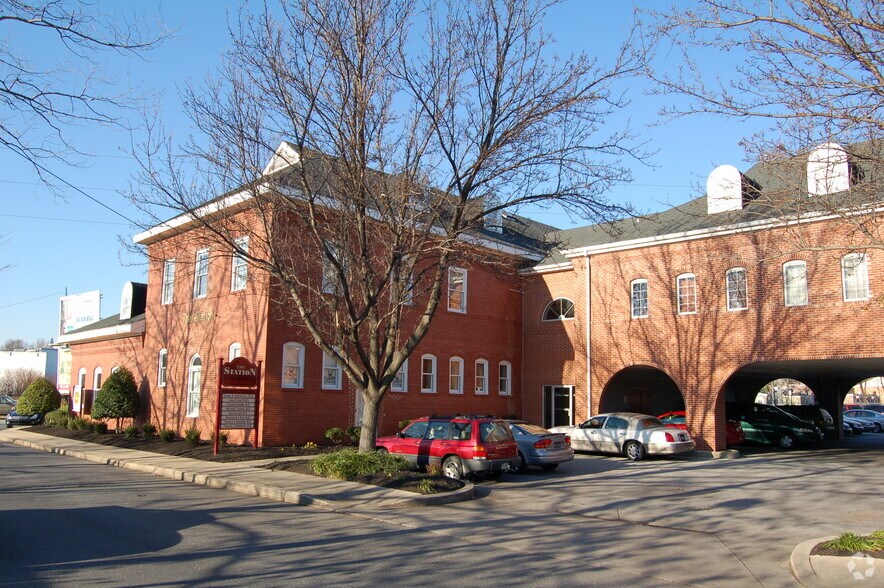 Primary Photo Of 1815 W 13th St, Wilmington Medical For Sale
