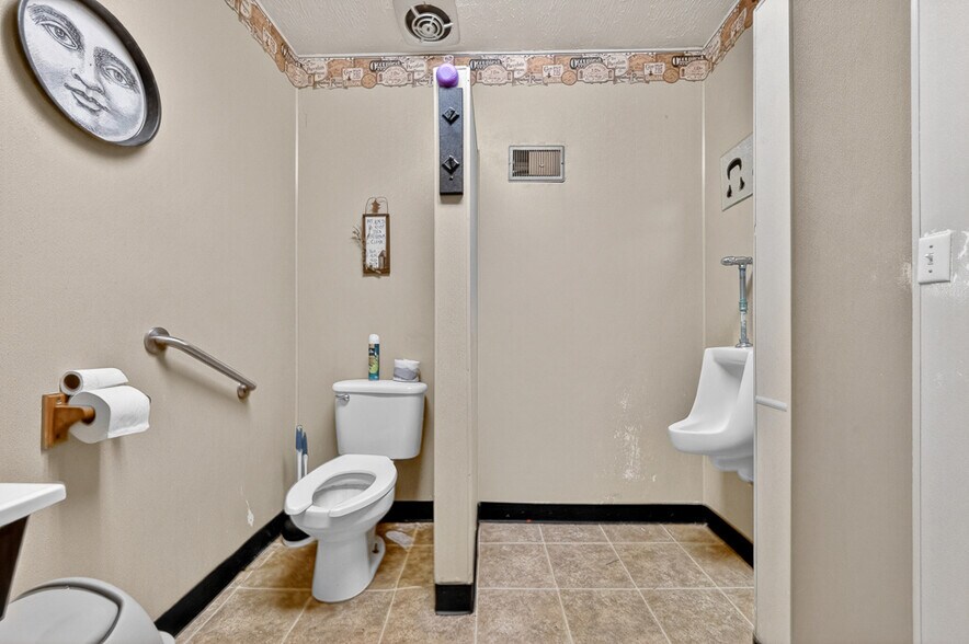 More Photos Of 1281 OH-183, Atwater Restaurant For Sale