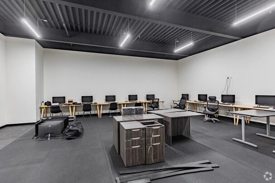 More Photos Of 6110 NE 152nd Ave, Vancouver Industrial For Sale