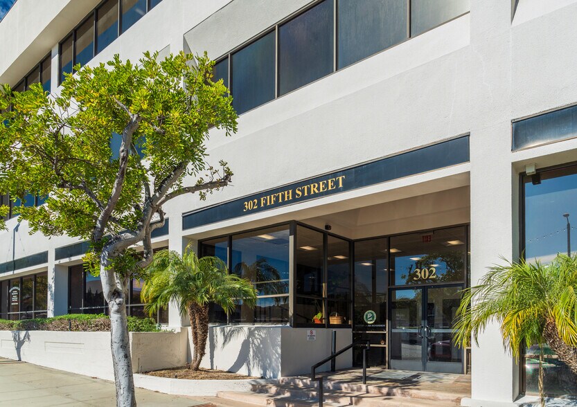 More Photos Of 302 W 5th St, San Pedro Office For Sale
