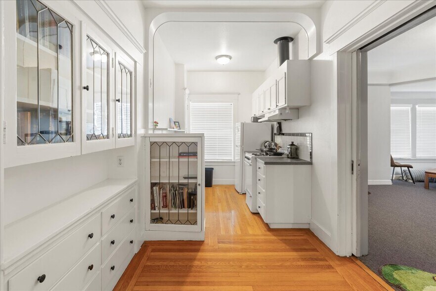 More Photos Of 903 Main St, Redwood City Storefront Retail Office For Sale