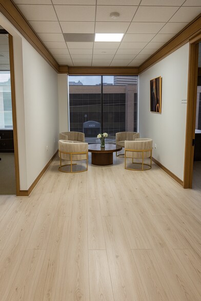 More Photos Of 17 S Briar Hollow Ln, Houston Coworking Space